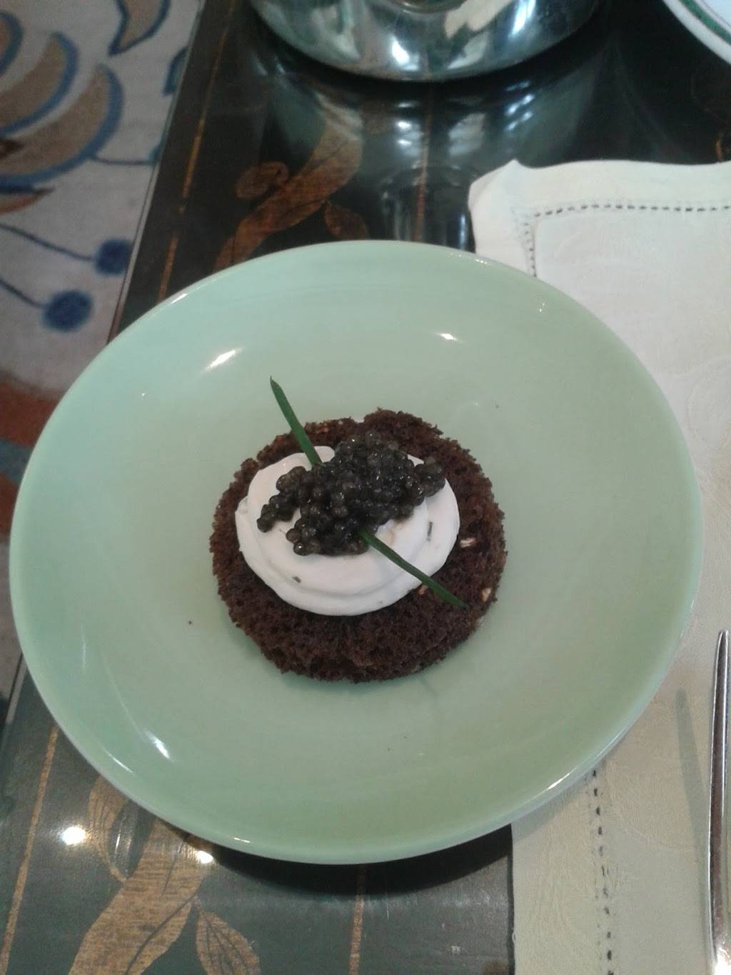 The Living Room at The Peninsula | night club | 9882 S Santa Monica Blvd, Beverly Hills, CA 90212, USA | 3109752736 OR +1 310-975-2736