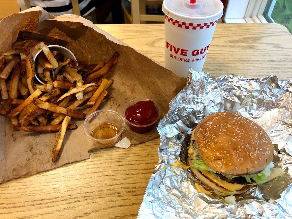 Five Guys | meal takeaway | 20 Rosebrook Pl, Wareham, MA 02571, USA | 5082737156 OR +1 508-273-7156