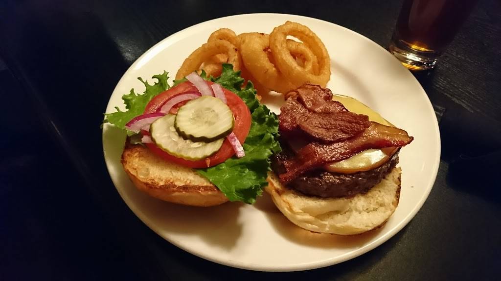 Uptown Grille | restaurant | 3100 E West Maple Rd, Commerce Charter Twp, MI 48390, USA | 2489603344 OR +1 248-960-3344