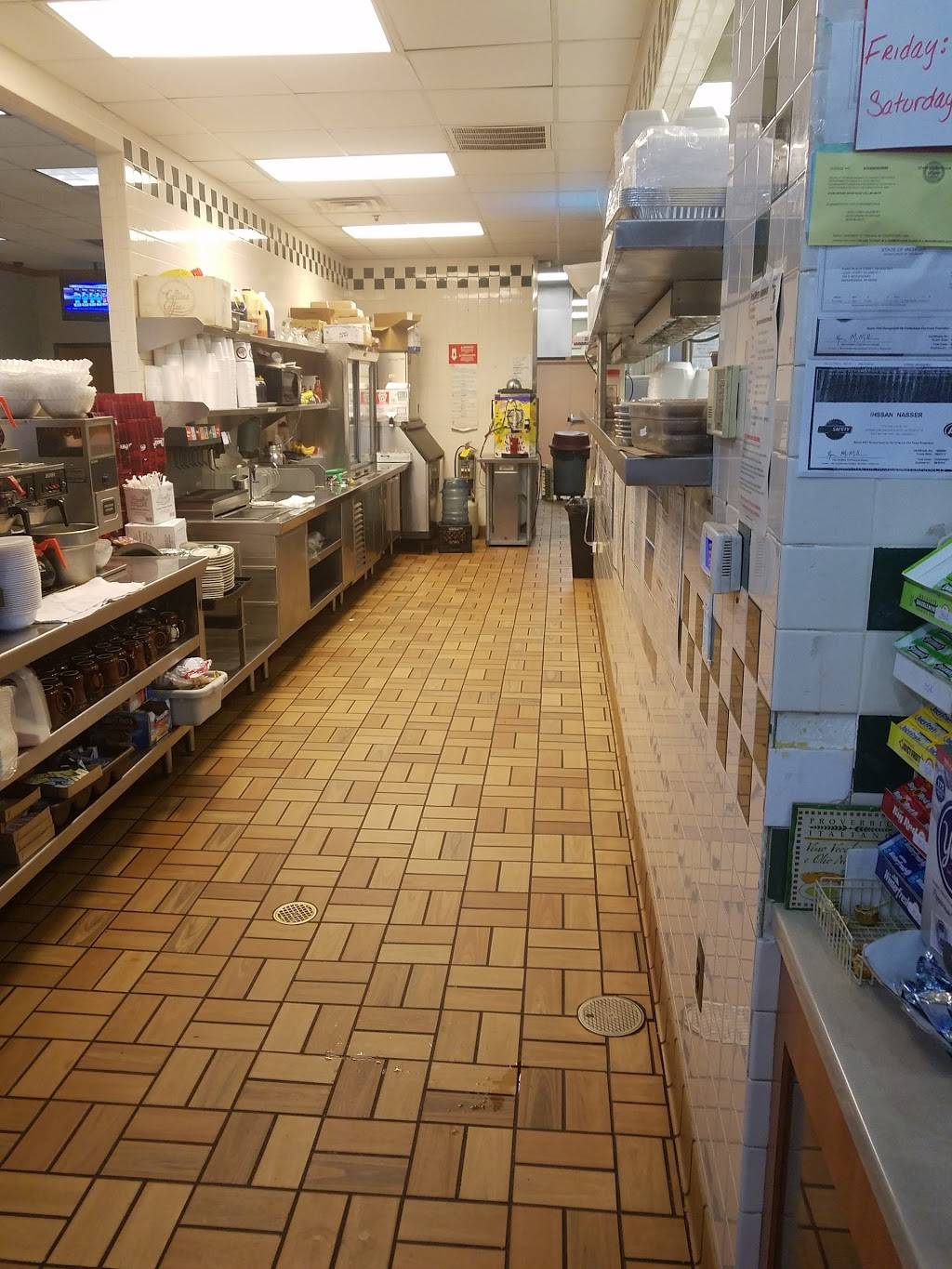 Leos Coney Island | restaurant | 47830 Grand River Ave, Novi, MI 48374, USA | 2483748485 OR +1 248-374-8485