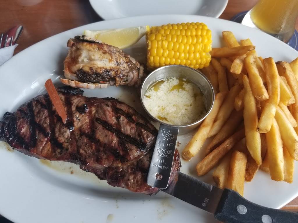 Chucks Roadhouse Bar & Grill | restaurant | 6675 Tecumseh Rd E, Windsor, ON N8T 1E7, Canada | 2262219800 OR +1 226-221-9800