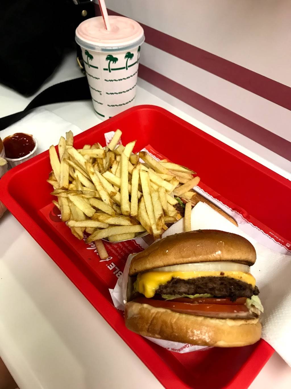 In-N-Out Burger | restaurant | 550 Newhall Dr, San Jose, CA 95110, USA | 8007861000 OR +1 800-786-1000