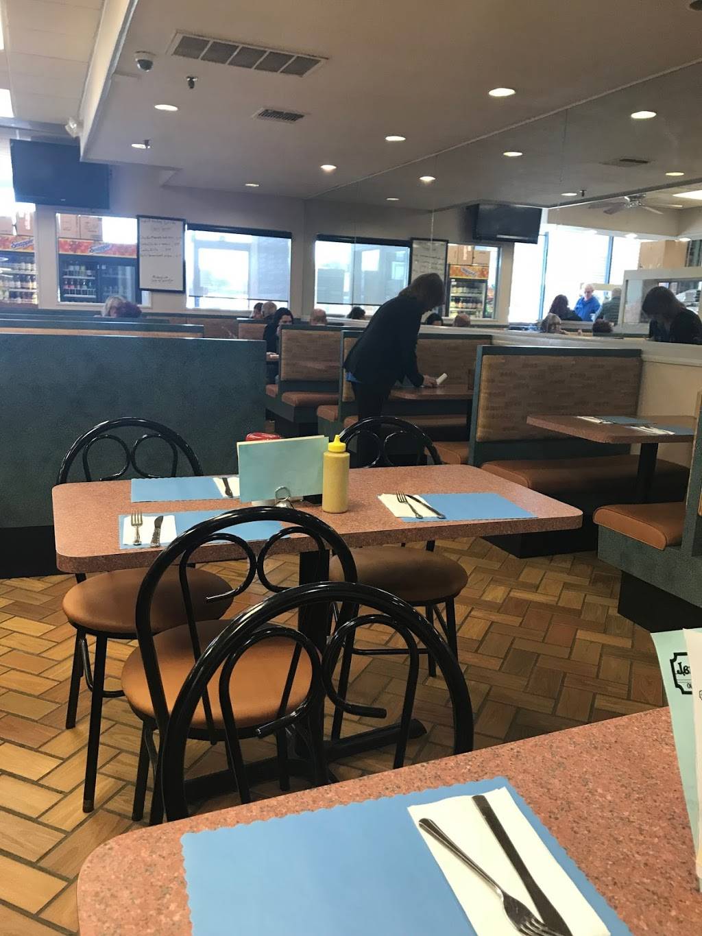 Jerry & Harveys Noshery | restaurant | 96 U.S. 9 & Rt 520 Marlboro Plaza(Kohls Shopping Plaza, Englishtown, NJ 07726, USA | 7329721122 OR +1 732-972-1122