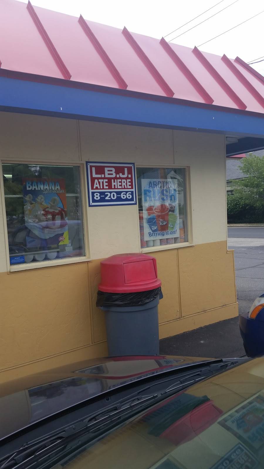 Dairy Queen Store | restaurant | 59 Main St, Topsham, ME 04086, USA | 2077290233 OR +1 207-729-0233