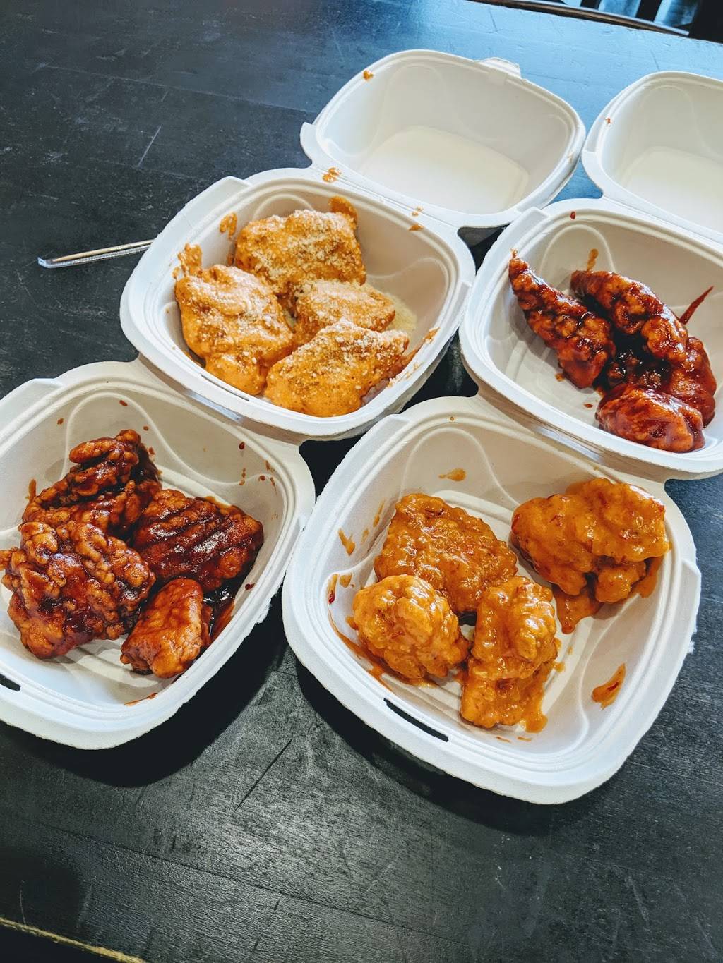 Detroit Wing Company | restaurant | 23327 Greenfield Rd, Southfield, MI 48075, USA | 2483077391 OR +1 248-307-7391