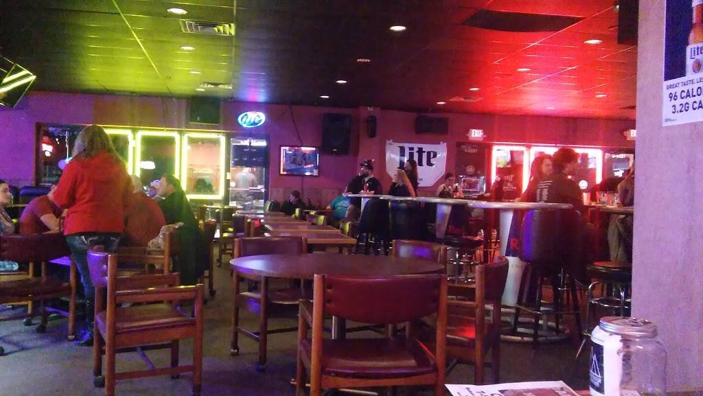 Four Ds Bar & Grill | restaurant | 1706 W Till Rd, Fort Wayne, IN 46818, USA | 2604906488 OR +1 260-490-6488