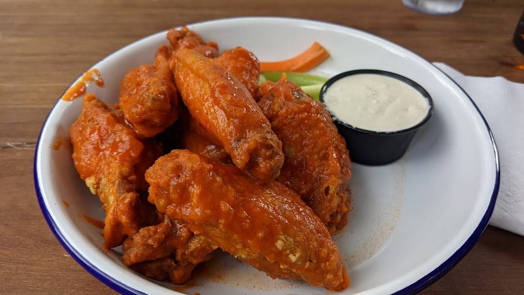 Roebling Sporting Club | restaurant | 225 N 8th St, Brooklyn, NY 11211, USA | 7183883088 OR +1 718-388-3088