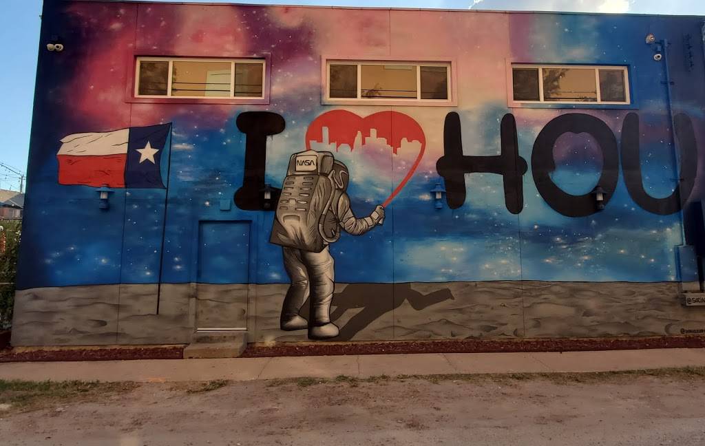 Social Beer Garden HTX | restaurant | 3101 San Jacinto St, Houston, TX 77004, USA | 7136369357 OR +1 713-636-9357