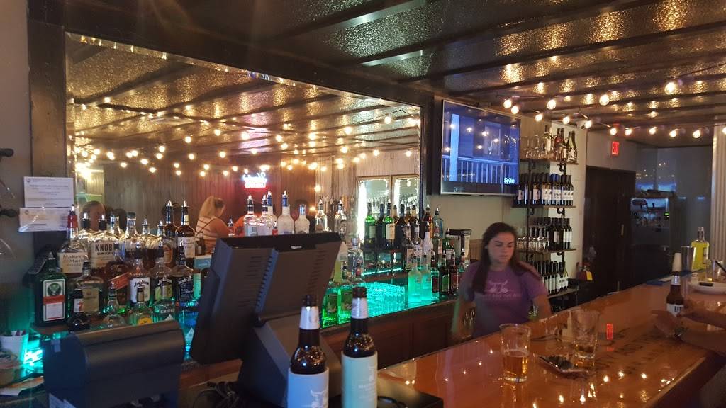 Beauty & The Bull Bar & Grill | restaurant | 5935 S 075 W, Wolcottville, IN 46795, USA | 2603031225 OR +1 260-303-1225