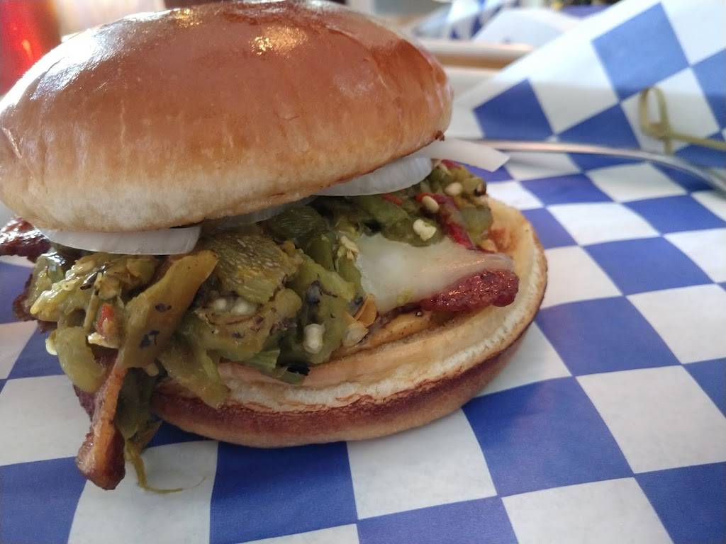 Tin Top Burgers & Beer | restaurant | 283 S Union Ave, New Braunfels, TX 78130, USA | 8305079138 OR +1 830-507-9138