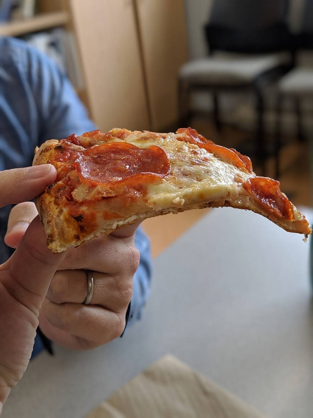 Ares Pizza + Wing | restaurant | 287 King St E, Kitchener, ON N2G 3K6, Canada | 5192080477 OR +1 519-208-0477