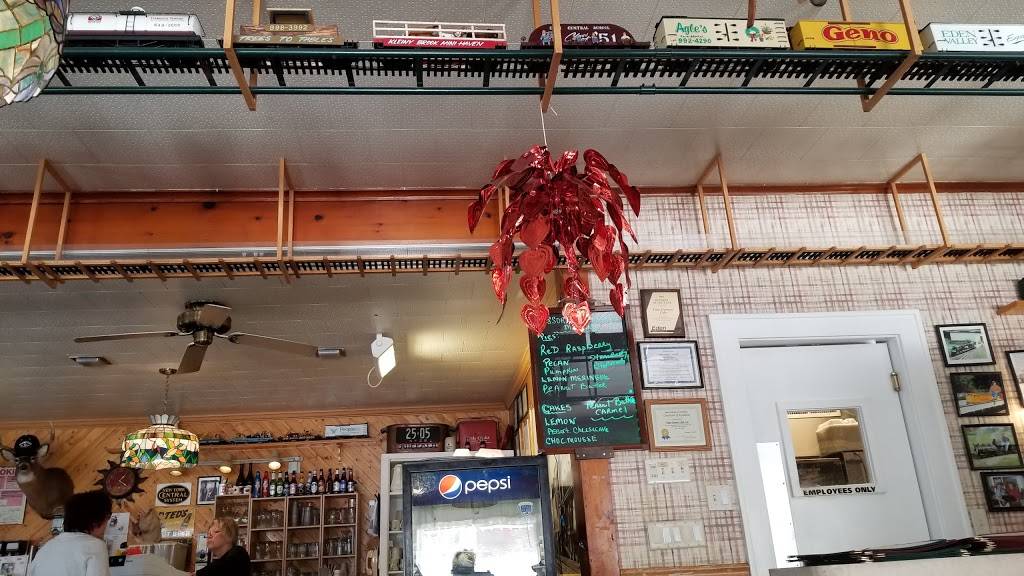 Four Corners Cafe | restaurant | 8571 N Main St, Eden, NY 14057, USA | 7169924347 OR +1 716-992-4347