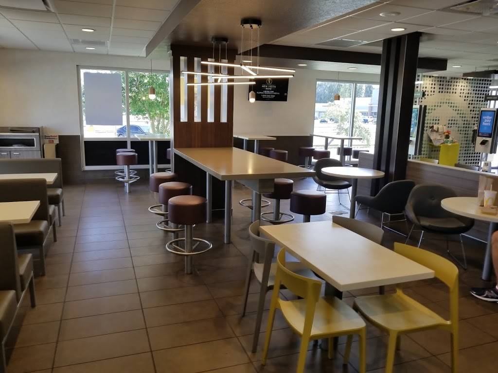 McDonalds | cafe | 1980 N Wickham Rd, Melbourne, FL 32935, USA | 3212426768 OR +1 321-242-6768