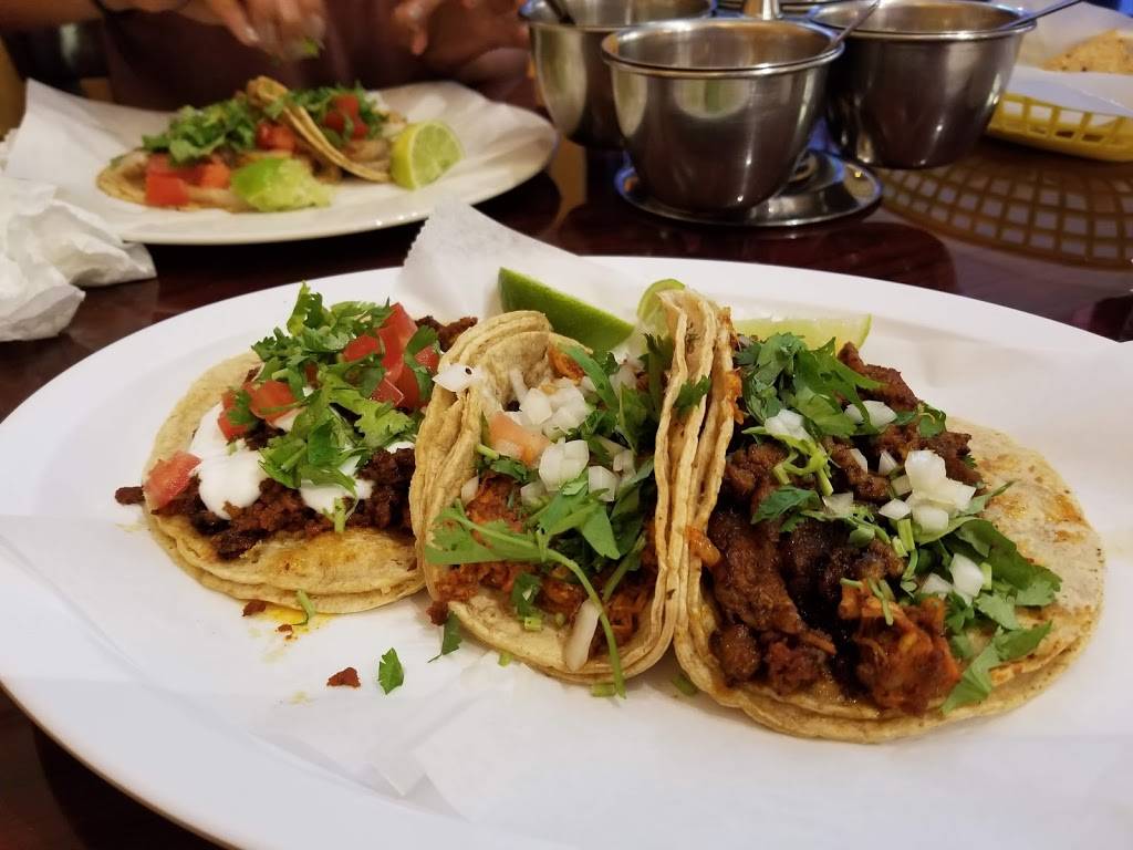 Super Jalapeno Grill | restaurant | 2910 W Armitage Ave, Chicago, IL 60647, USA | 7732279850 OR +1 773-227-9850