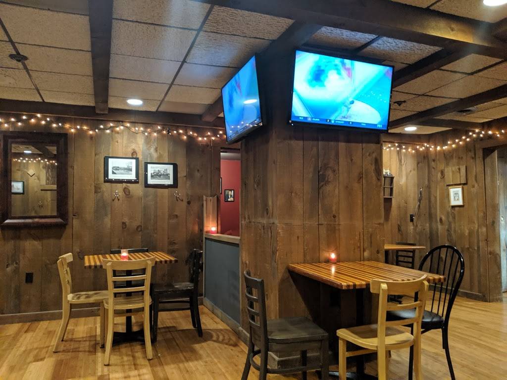 The Bulldog Pub and Grille | restaurant | 108 E Main St, Lagrange, OH 44050, USA | 4403554029 OR +1 440-355-4029