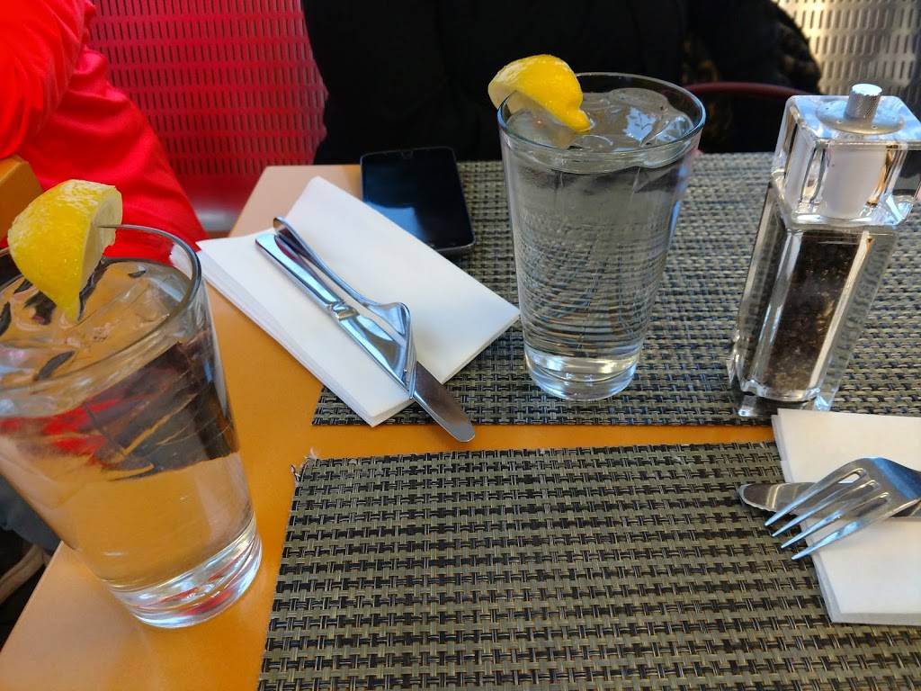 Dunkin | bakery | 100 Harborside Dr Gate A13, East Boston, MA 02128, USA | 6175696147 OR +1 617-569-6147