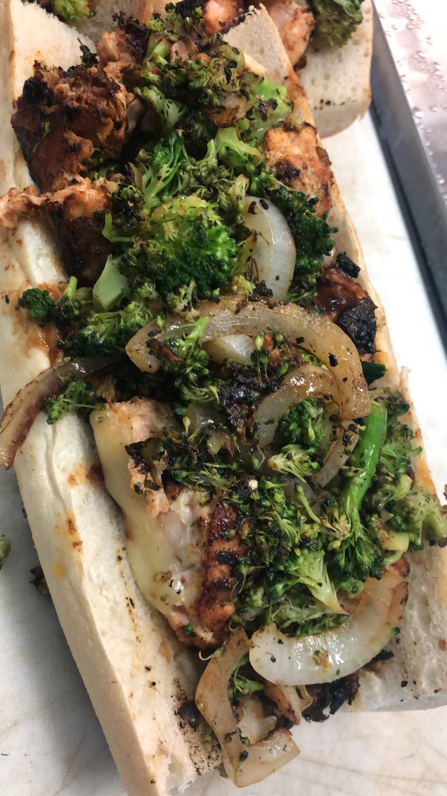 Ummi dee’s burger bistro | cafe | 2805 N 22nd St, Philadelphia, PA 19132, USA | 2152216166 OR +1 215-221-6166