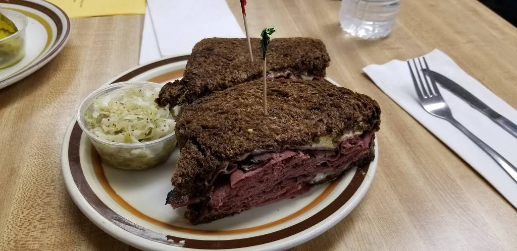 The Golden Parachute Restaurant & Catering Co. | restaurant | 5735 Main St, Williamsville, NY 14221, USA | 7166321666 OR +1 716-632-1666