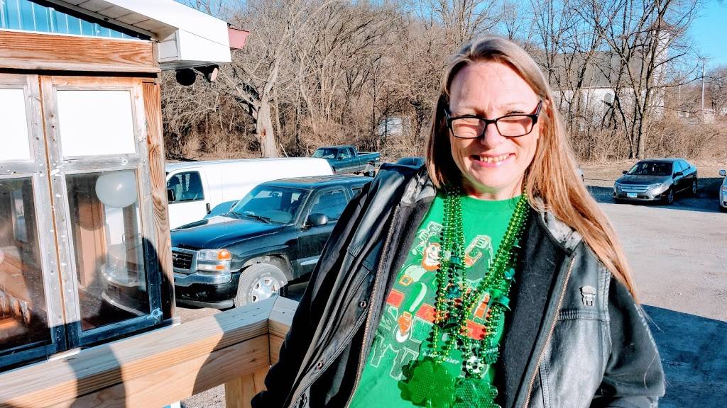 Beer 32 Bar & Grill. | restaurant | 4215 W Southport Rd, Peoria, IL 61615, USA | 3098392049 OR +1 309-839-2049