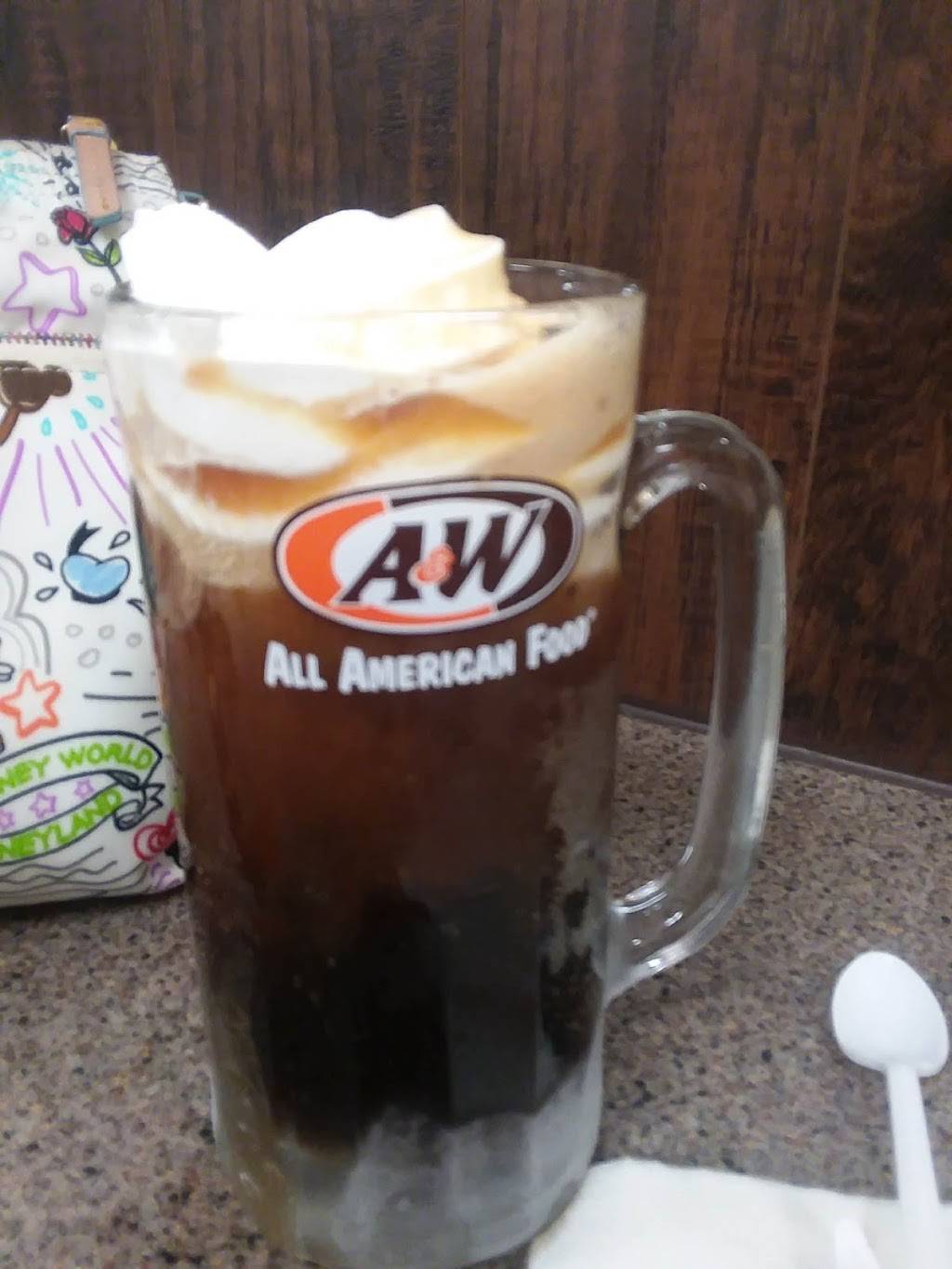 A&W Restaurant | restaurant | 1405 W El Monte Way, Dinuba, CA 93618, USA | 5593155191 OR +1 559-315-5191