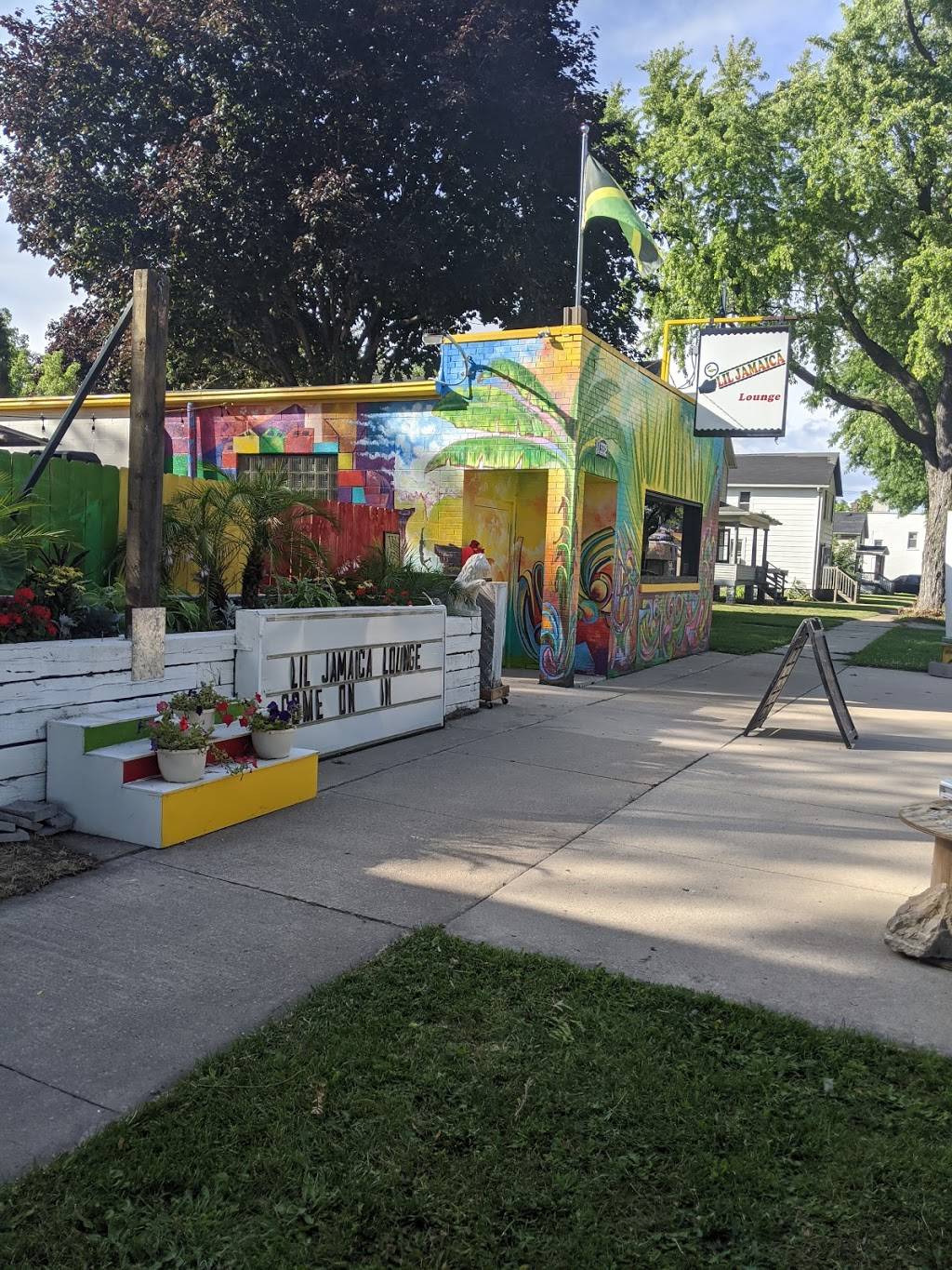Lil Jamaica | restaurant | 1332 S Broadway, Green Bay, WI 54304, USA | 9203733826 OR +1 920-373-3826