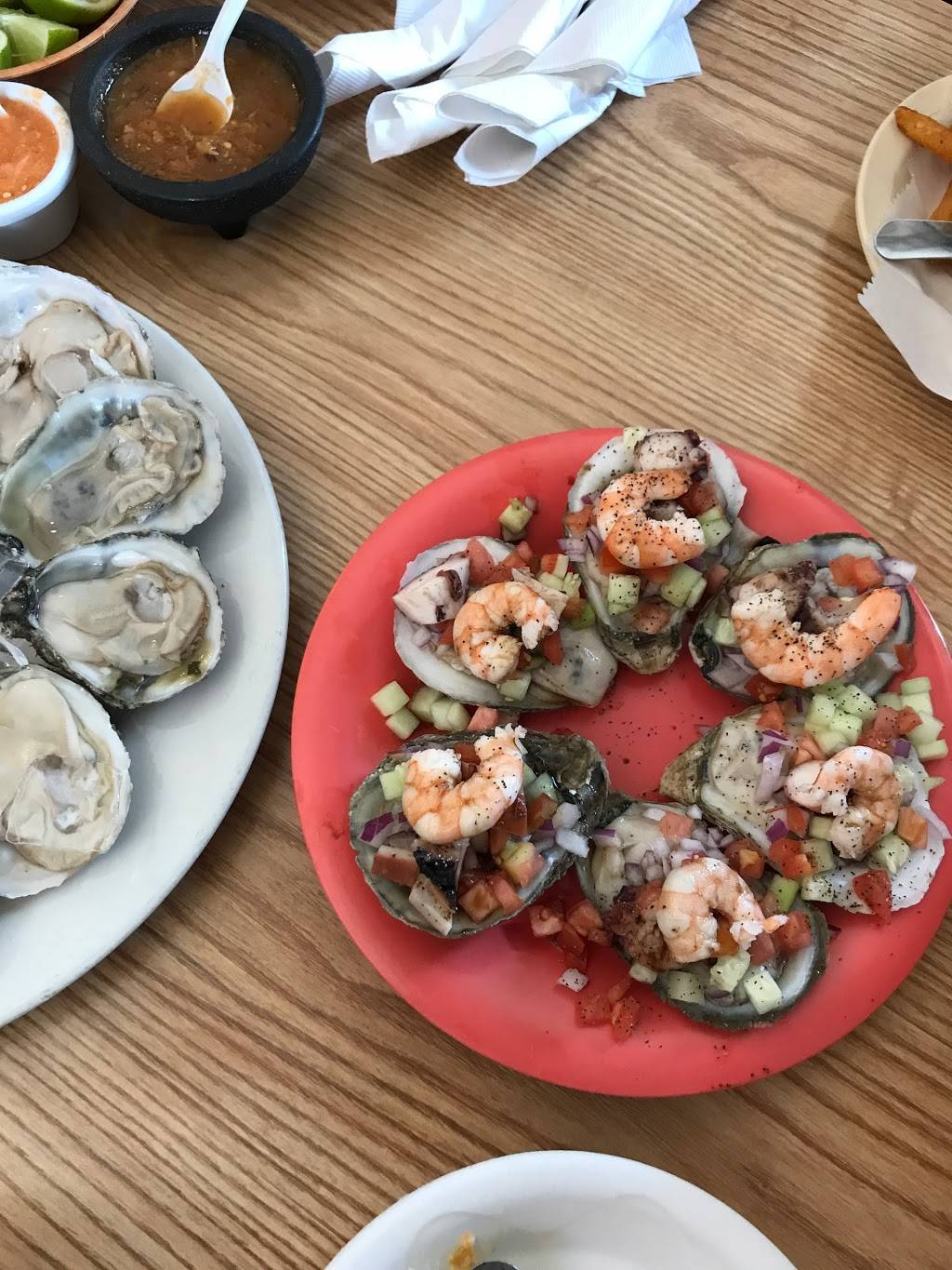 El Muelle | restaurant | 4253 W 47th St, Chicago, IL 60632, USA | 7732479811 OR +1 773-247-9811