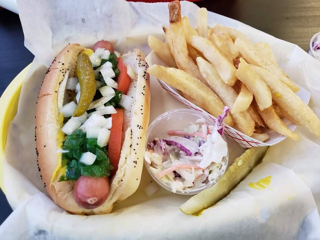 Willys Wieners | restaurant | 103A E Dakin Ave, Kissimmee, FL 34741, USA | 4072017916 OR +1 407-201-7916