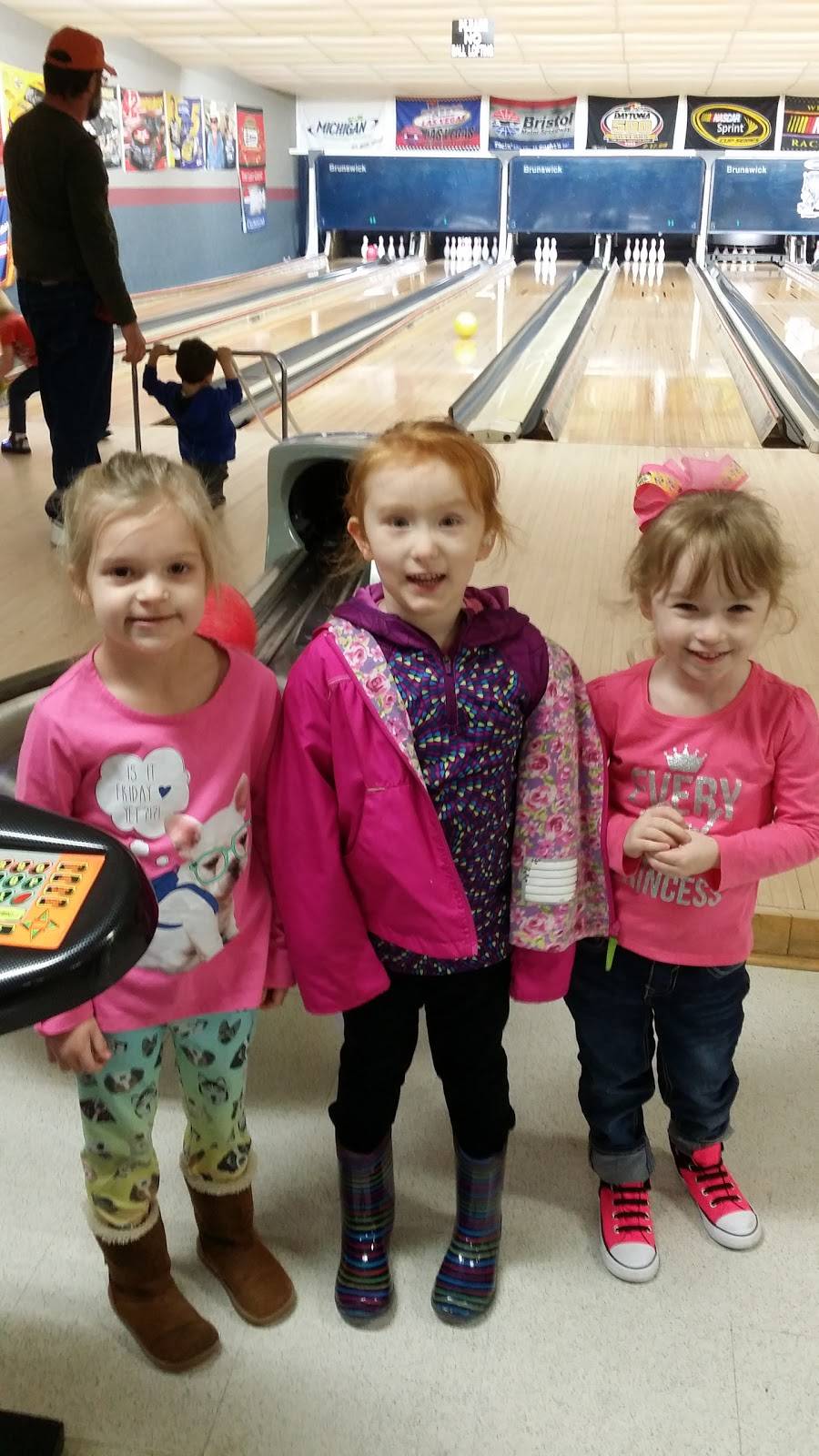 Fast Lanes & Pit Stop Restaurant | restaurant | 719 W Elm St, Hoopeston, IL 60942, USA | 2172836505 OR +1 217-283-6505