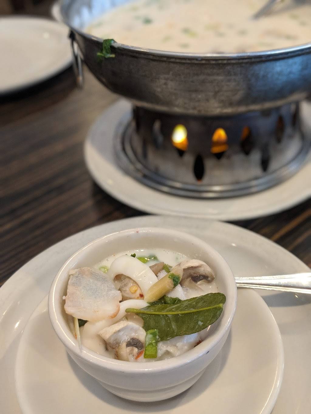 Thai Basil | restaurant | 2431 E Chapman Ave, Fullerton, CA 92831, USA | 7147380888 OR +1 714-738-0888