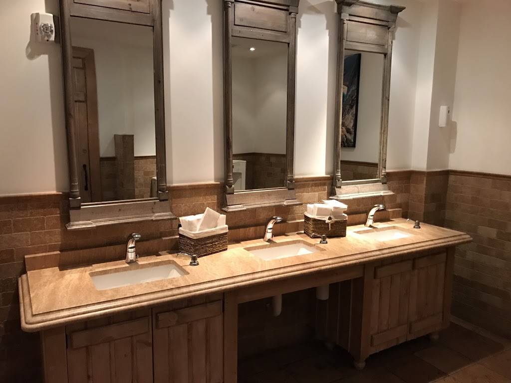 Estia Taverna | restaurant | 222 N Radnor Chester Rd, Wayne, PA 19087, USA | 4845817124 OR +1 484-581-7124