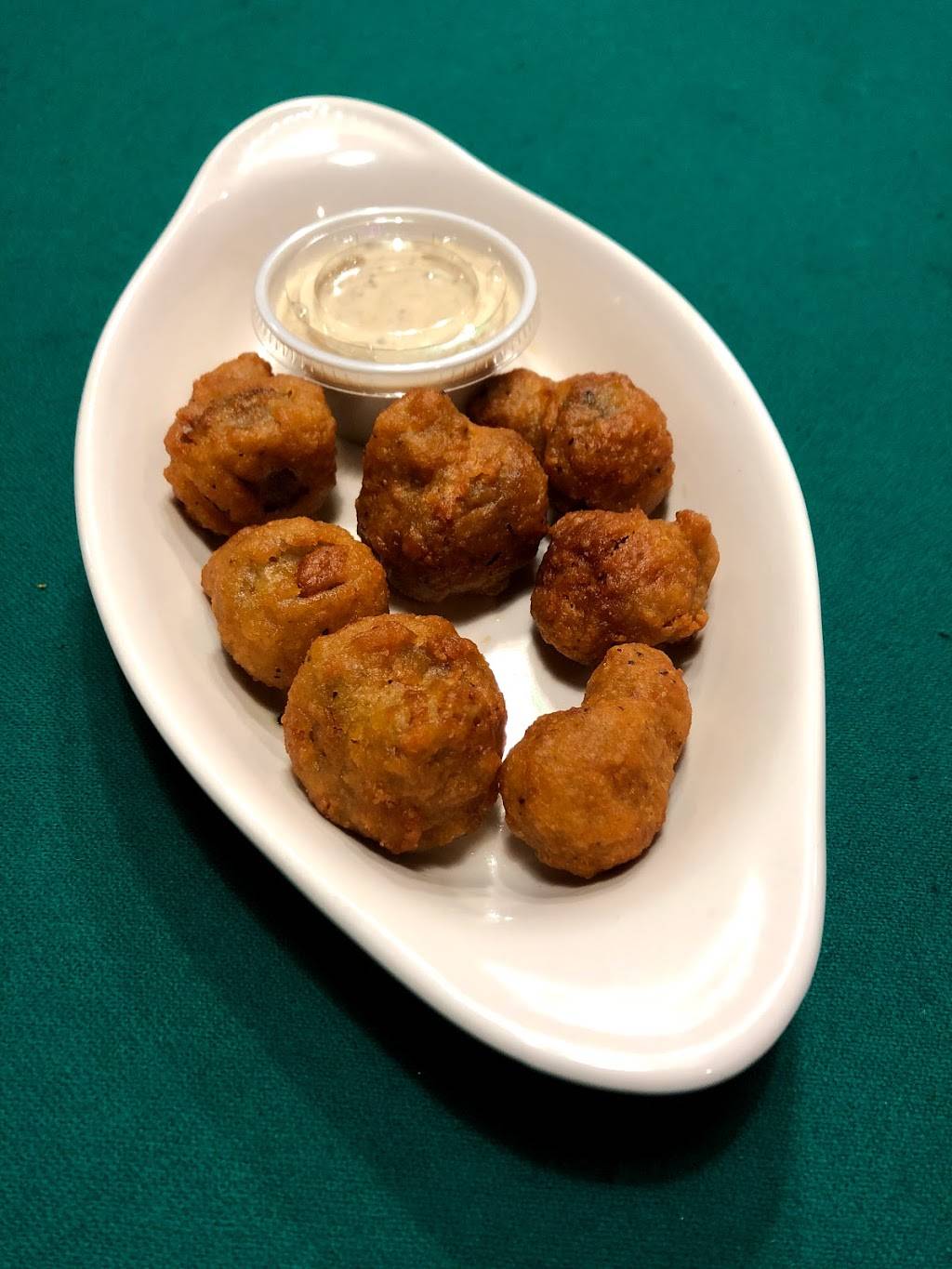 Golden Horseshoe Club | restaurant | 1335 N Mildred St, Ranson, WV 25438, USA | 3047253885 OR +1 304-725-3885