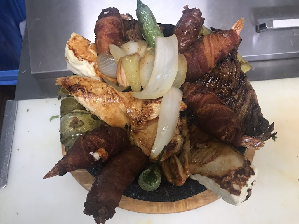 Tacos y Mariscos El Perico | restaurant | 623 E 6th St, Corona, CA 92879, USA | 9514963423 OR +1 951-496-3423