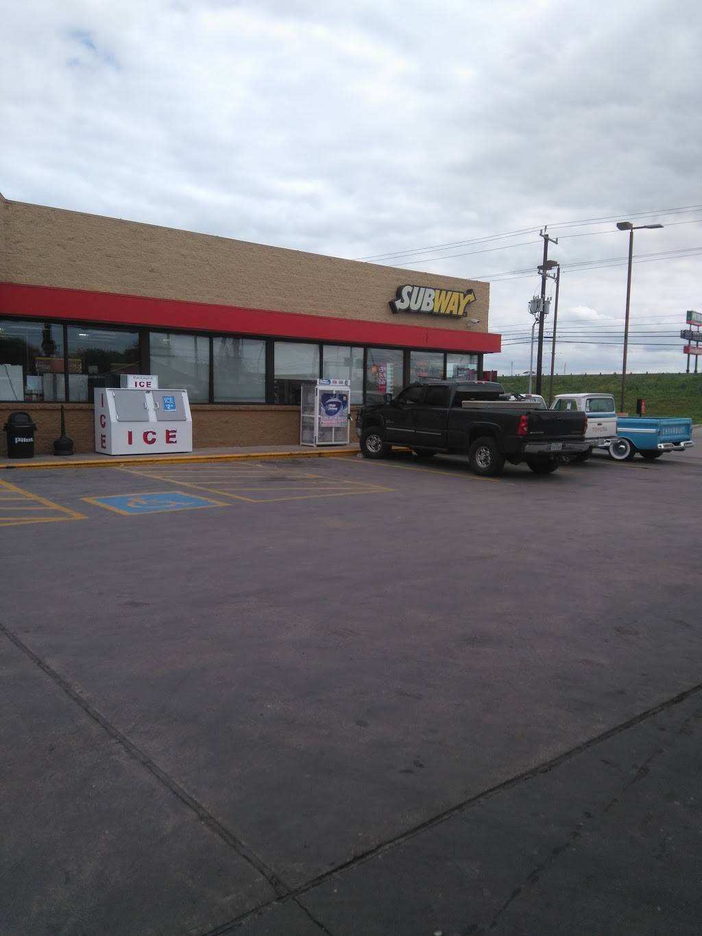 Subway Restaurants | restaurant | 5619 I-10, San Antonio, TX 78219, USA | 2106615500 OR +1 210-661-5500