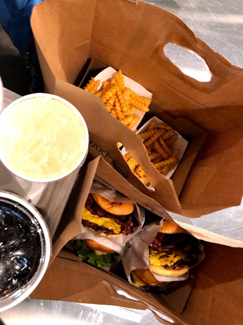 Shake Shack | restaurant | 379 N Central Ave, Hartsdale, NY 10530, USA | 9145298801 OR +1 914-529-8801