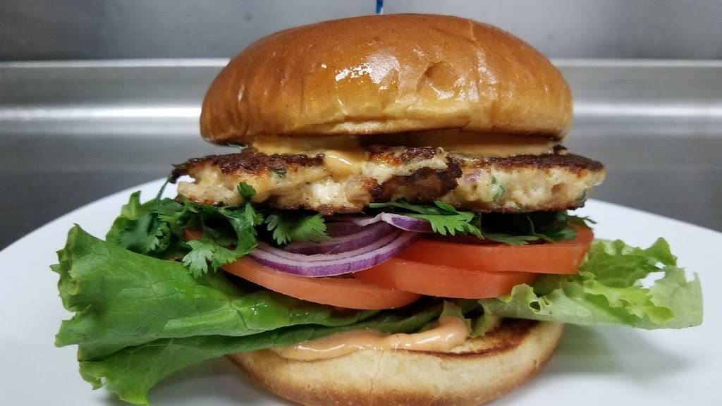 Avenue Club and The Bubble Up Bar | restaurant | 1128 E Washington Ave, Madison, WI 53703, USA | 6082576877 OR +1 608-257-6877