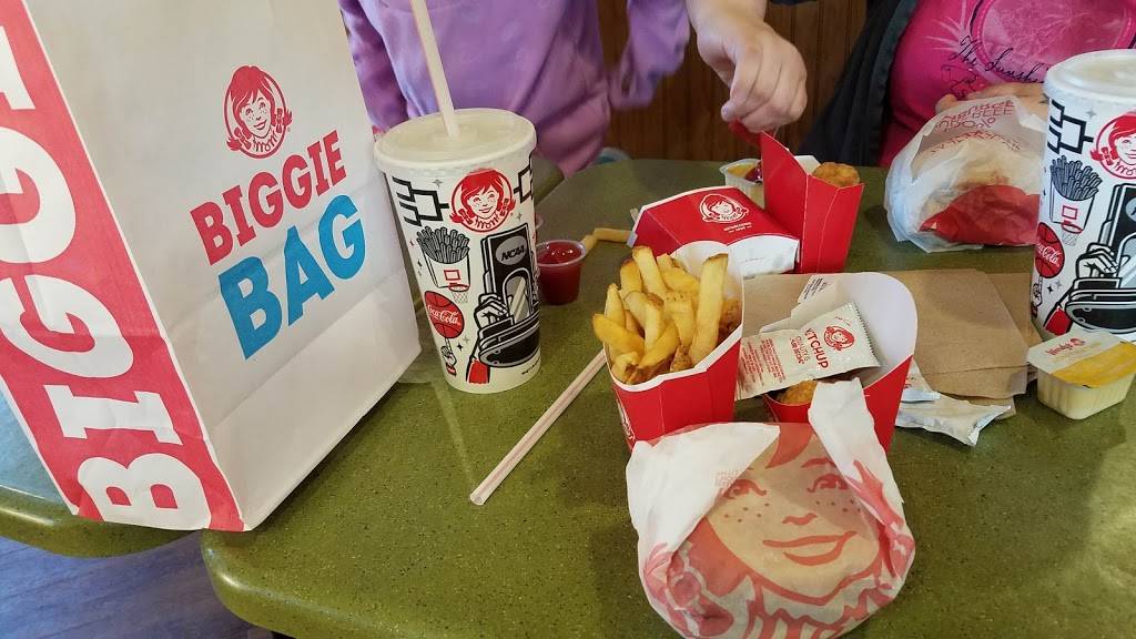 Wendys | restaurant | 1585 Mary Vance Loop, Holly Springs, MS 38635, USA | 6625514149 OR +1 662-551-4149