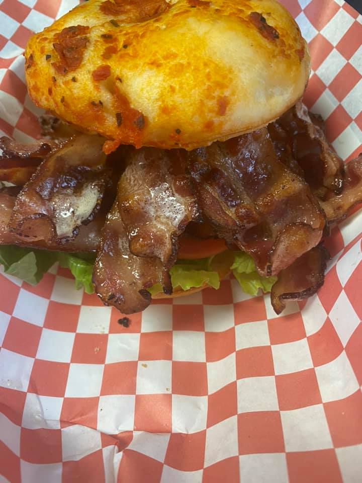 The Whistle Stop Inn | restaurant | 375 Illinois St, Indianapolis, IN 46225, USA | 3176026334 OR +1 317-602-6334