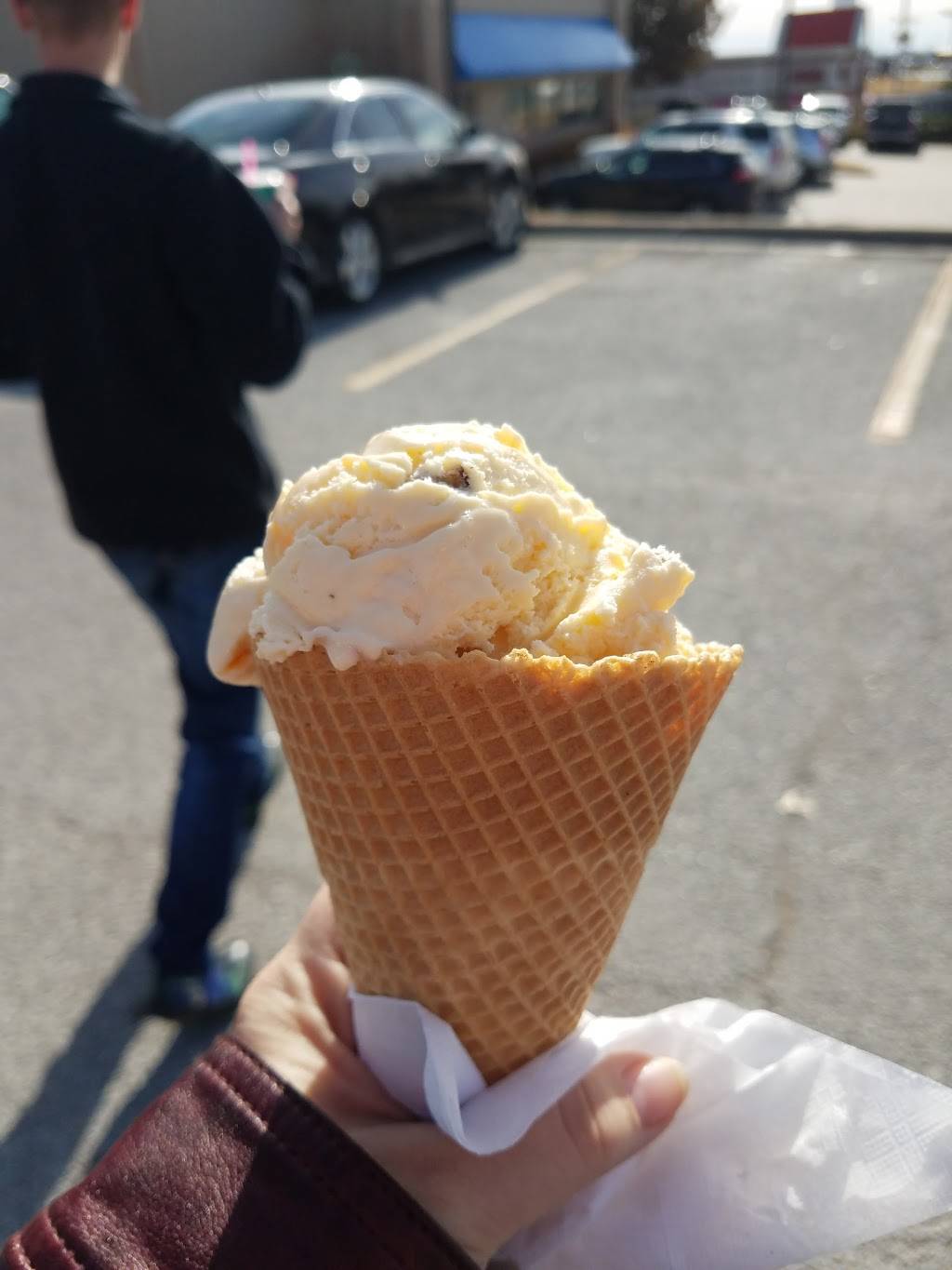 Braums Ice Cream & Burger Restaurant | restaurant | 701 S Washburn St, Decatur, TX 76234, USA | 9406273696 OR +1 940-627-3696