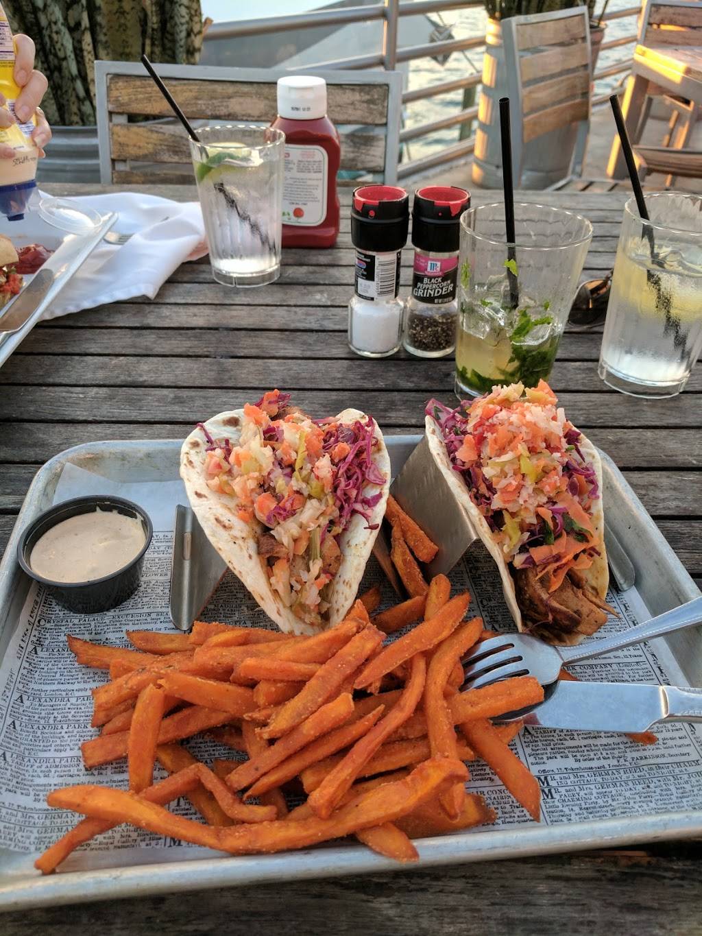 Pelican Landing | restaurant | Pier Sixty-Six Marina, 2301 SE 17th St, Fort Lauderdale, FL 33316, USA | 9545243444 OR +1 954-524-3444