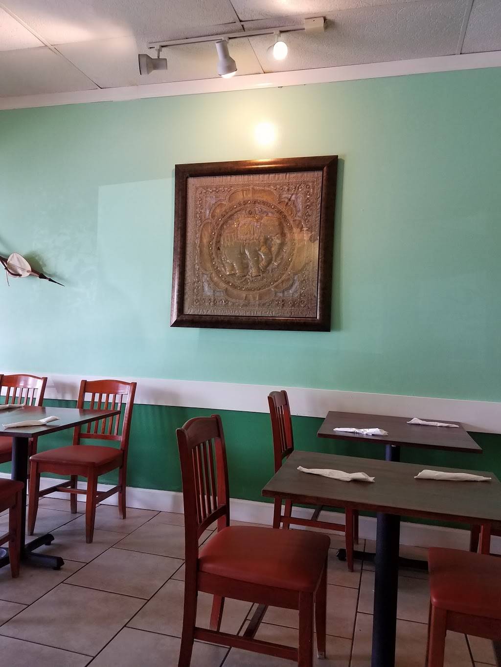 Charn Thai Restaurant | restaurant | 65 E Daily Dr, Camarillo, CA 93010, USA | 8053881138 OR +1 805-388-1138