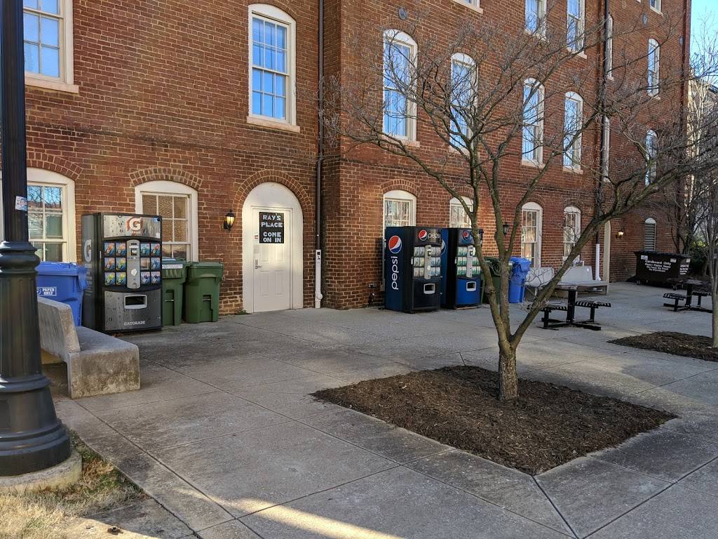 Rays Place | restaurant | South College, 1413 Circle Dr, Knoxville, TN 37916, USA | 8659742859 OR +1 865-974-2859