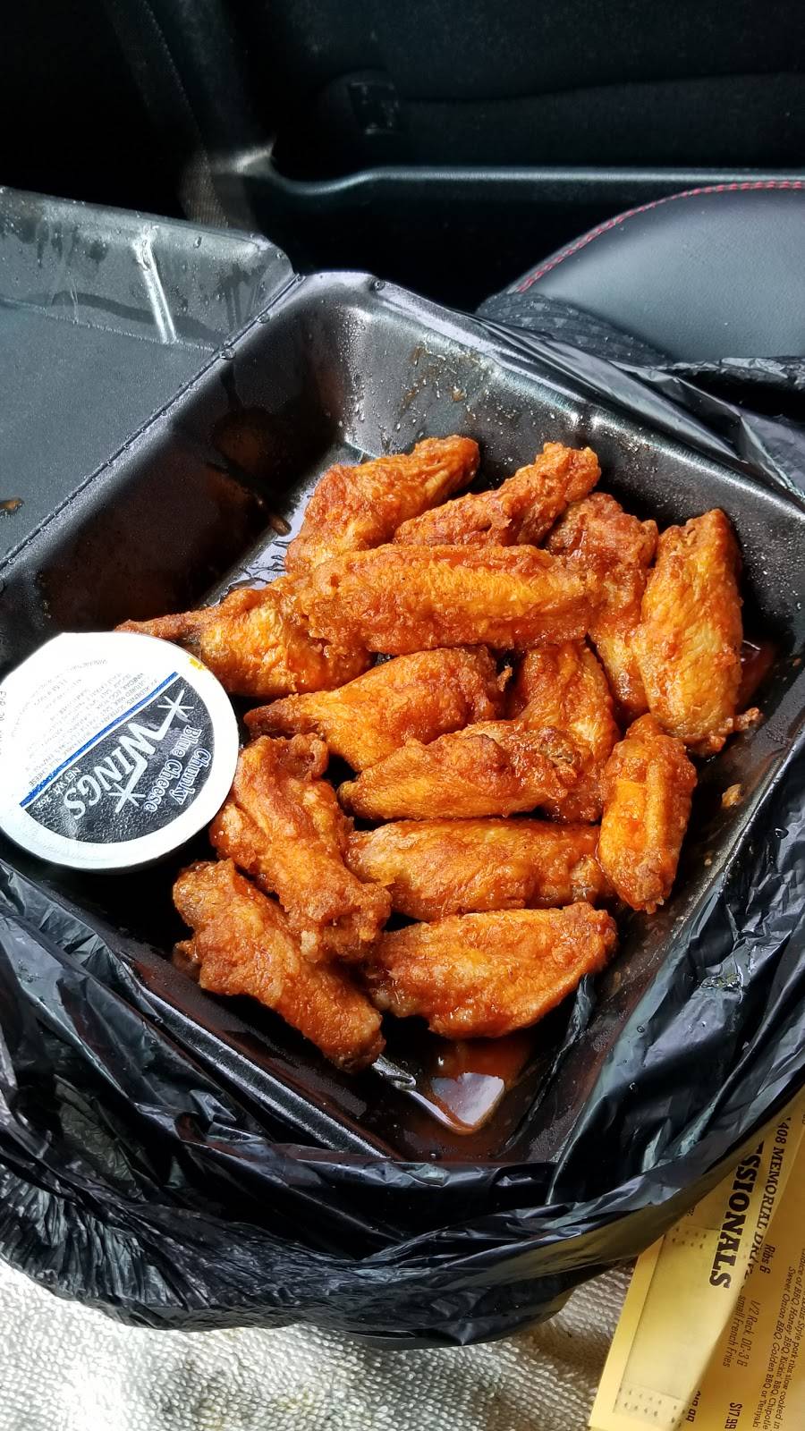 Wings Over Chicopee | restaurant | 1408 Memorial Dr, Chicopee, MA 01020, USA | 4135399464 OR +1 413-539-9464
