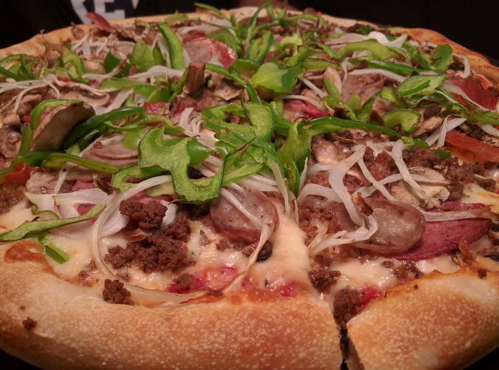 Lake Pizza & Restaurant | restaurant | 39 Thompson Rd, Webster, MA 01570, USA | 5089433684 OR +1 508-943-3684