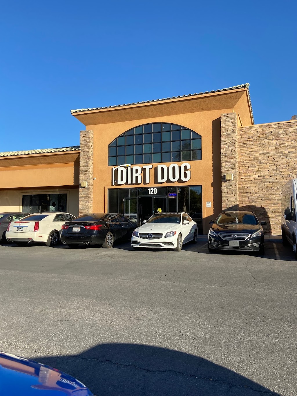 Dirt Dog- Sahara Ave | restaurant | 5105 E Sahara Ave unit 120, Las Vegas, NV 89142, USA | 7024763921 OR +1 702-476-3921