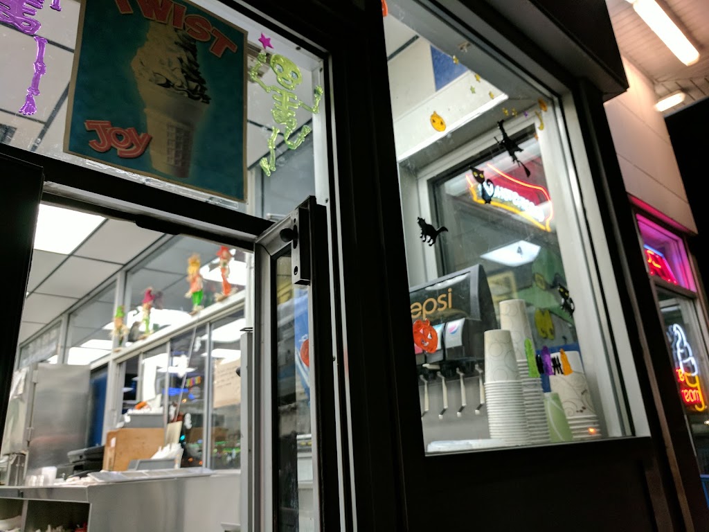 Shirls Drive-In Waukegan | restaurant | 2132 N Lewis Ave, Waukegan, IL 60087, USA | 8476238484 OR +1 847-623-8484