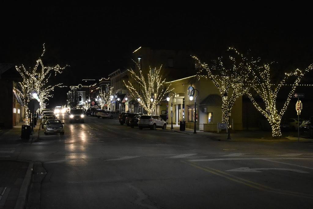 Downtown Naperville | shopping mall | 55 S Main St #351, Naperville, IL 60540, USA | 6305443367 OR +1 630-544-3367