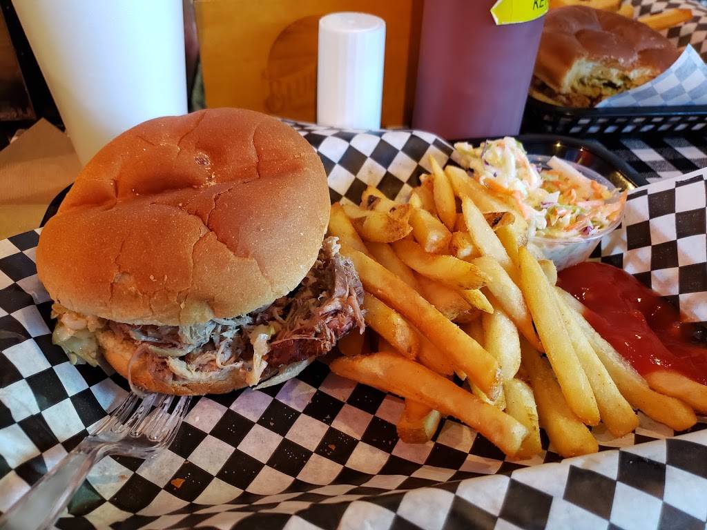 Bullies BBQ | restaurant | 3 Regency Pkwy, Hilton Head Island, SC 29928, USA | 8436867427 OR +1 843-686-7427