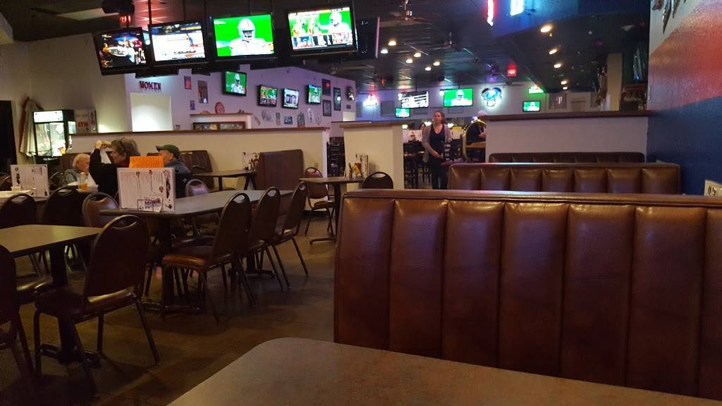 Famous Sams Sports Bar #17 | restaurant | 8058 N Oracle Rd, Tucson, AZ 85704, USA | 5205319464 OR +1 520-531-9464