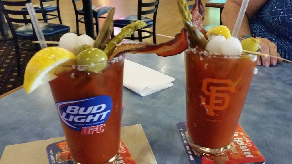 Rookies Sports Bar & Grill | restaurant | 1251 E Yosemite Ave, Manteca, CA 95336, USA | 2098242889 OR +1 209-824-2889