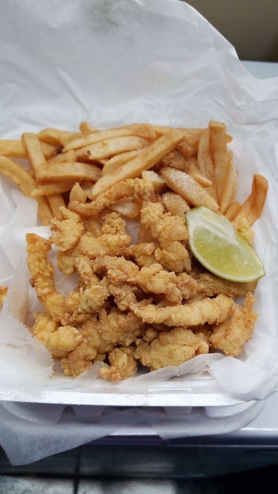 Snappers Fish & Chicken | restaurant | 6700 NW 7th Ave, Miami, FL 33150, USA | 3056937722 OR +1 305-693-7722